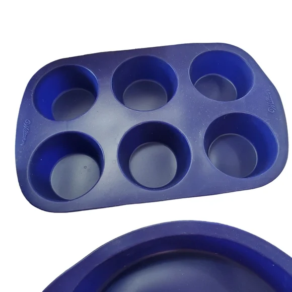 Wilton Silicone Ultra-flex Silicone Bakeware Set Cake Pan, Loaf Pan, Muffin Pan - Picture 10 of 11